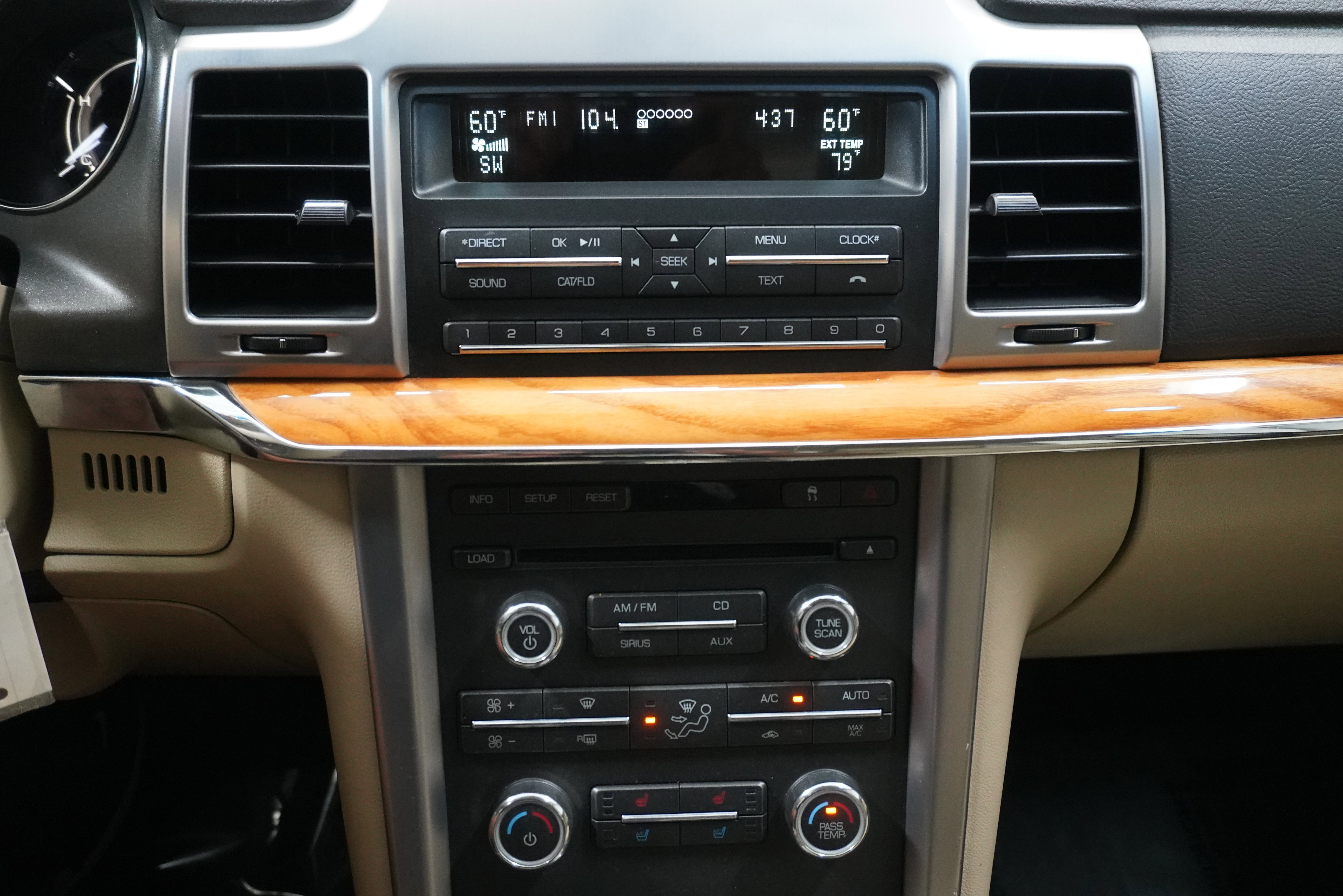 Used 2010 Lincoln MKZ image 19