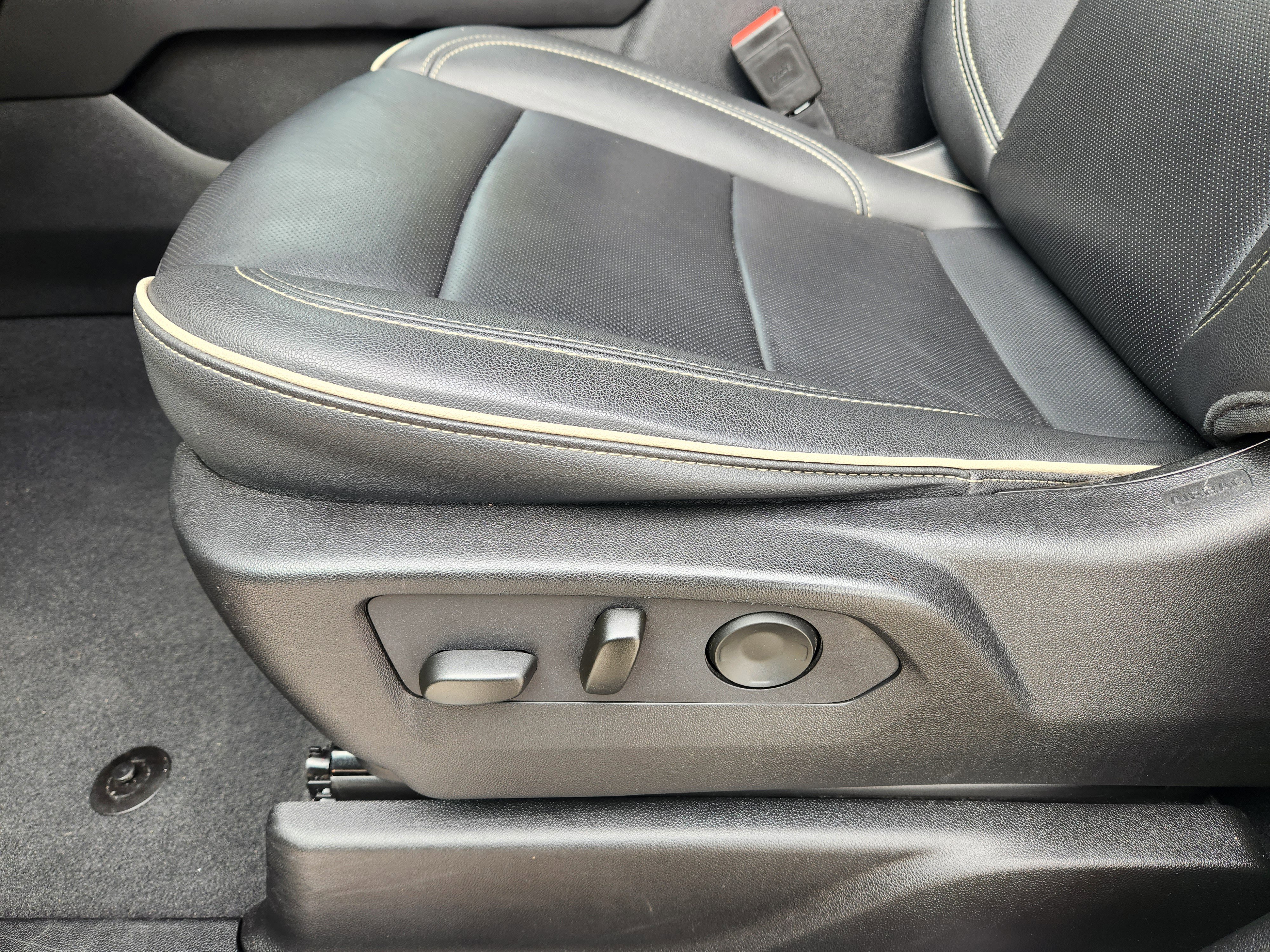 Used 2024 GMC Yukon XL SLT image 25