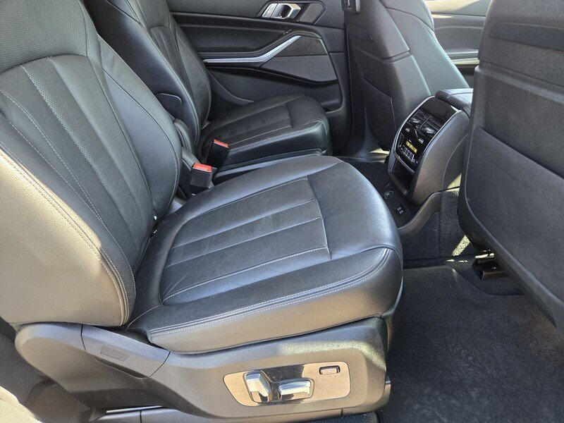 Used 2020 BMW X7 xDrive40i w/ Luxury Seating Package AWD/4WD image 16