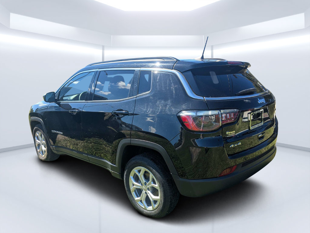 Used 2024 Jeep Compass Latitude AWD/4WD image 6