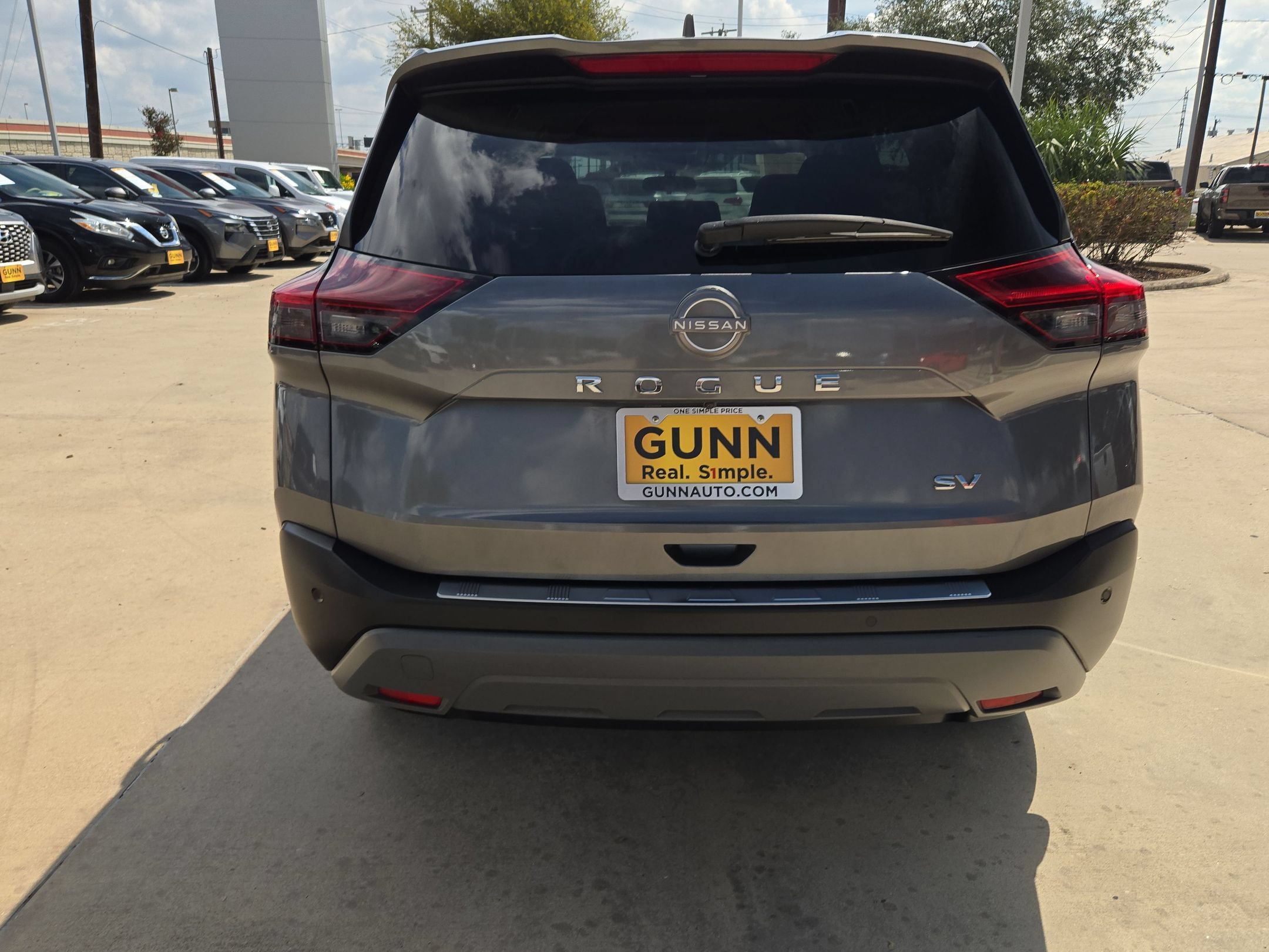 Used 2023 Nissan Rogue SV FWD image 4