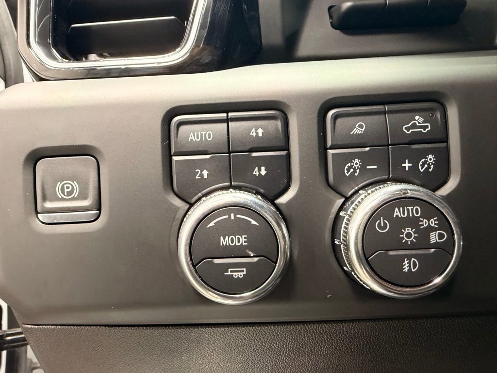 Used 2024 GMC Sierra 3500 Denali w/ Denali Reserve Package image 29