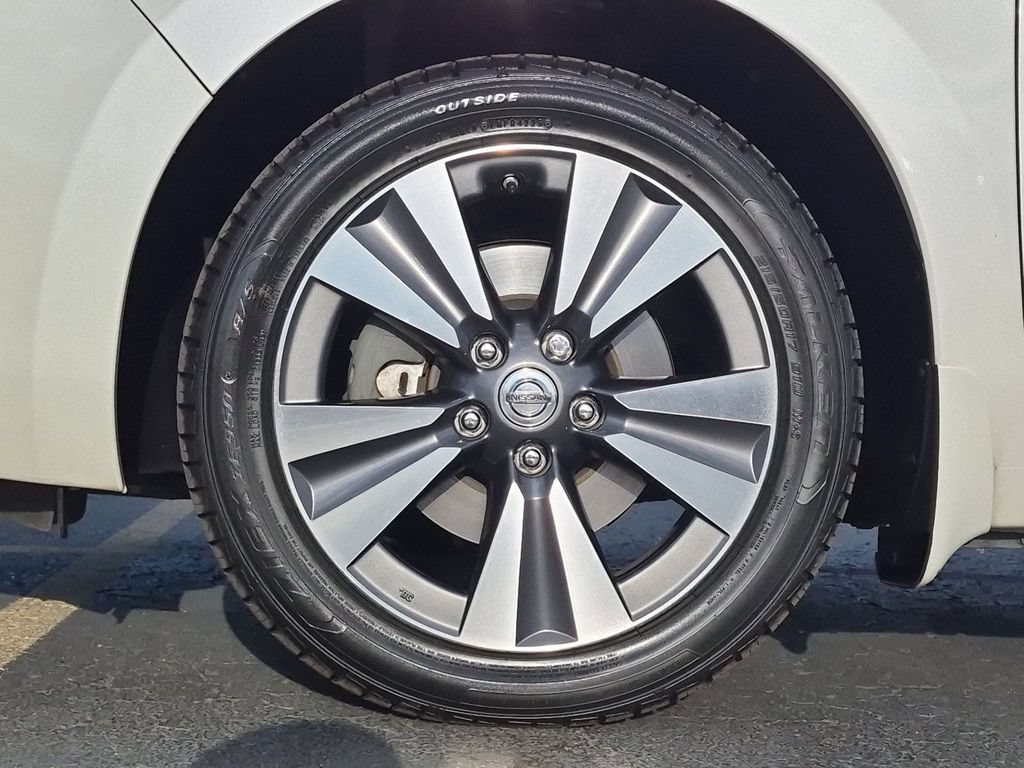 Used 2015 Nissan Leaf SL w/ Premium Package FWD image 9
