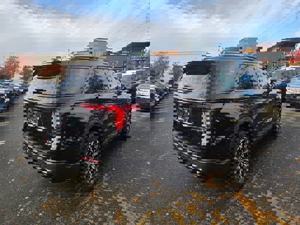 New 2026 Ford Explorer ST-Line image 5