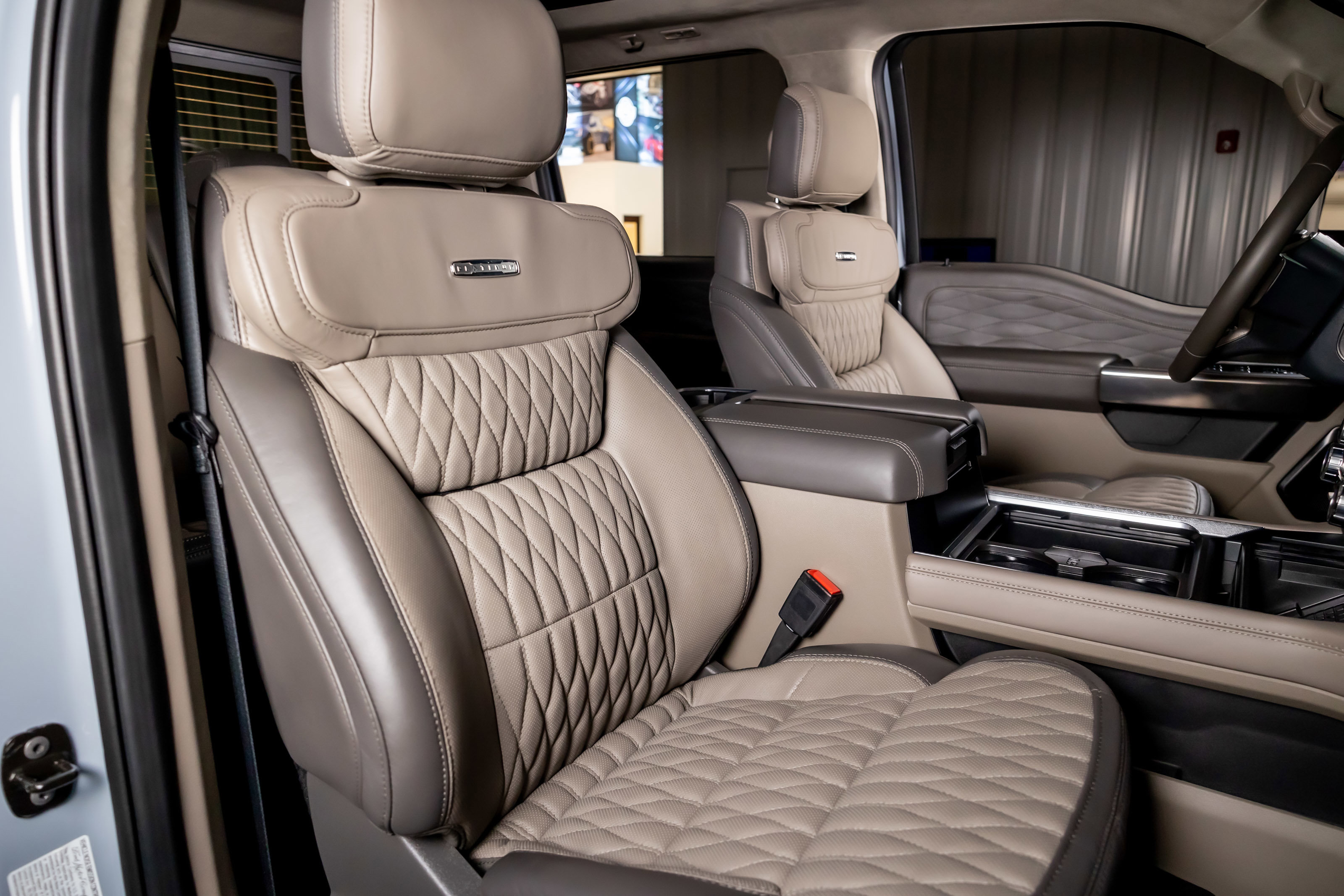 Used 2026 Ford F250 Platinum w/ Platinum Plus Package image 25