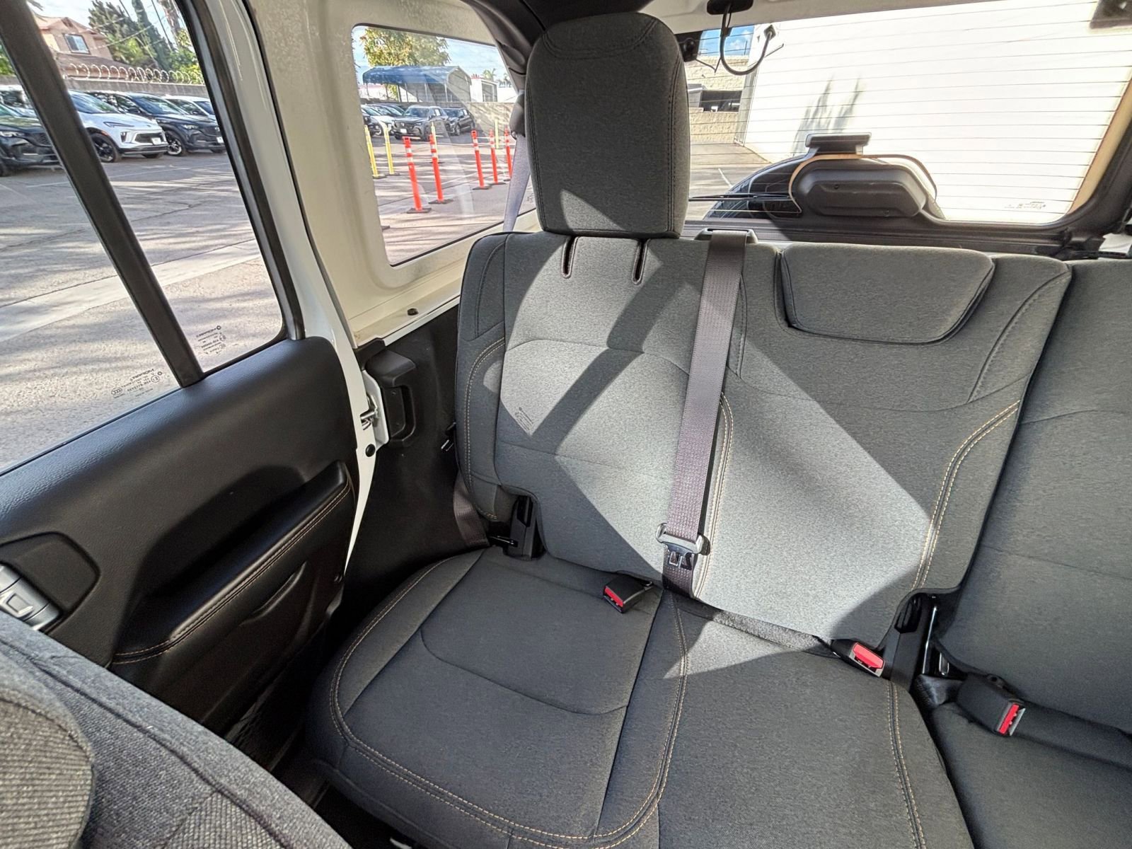 Used 2025 Jeep Wrangler Sahara image 39