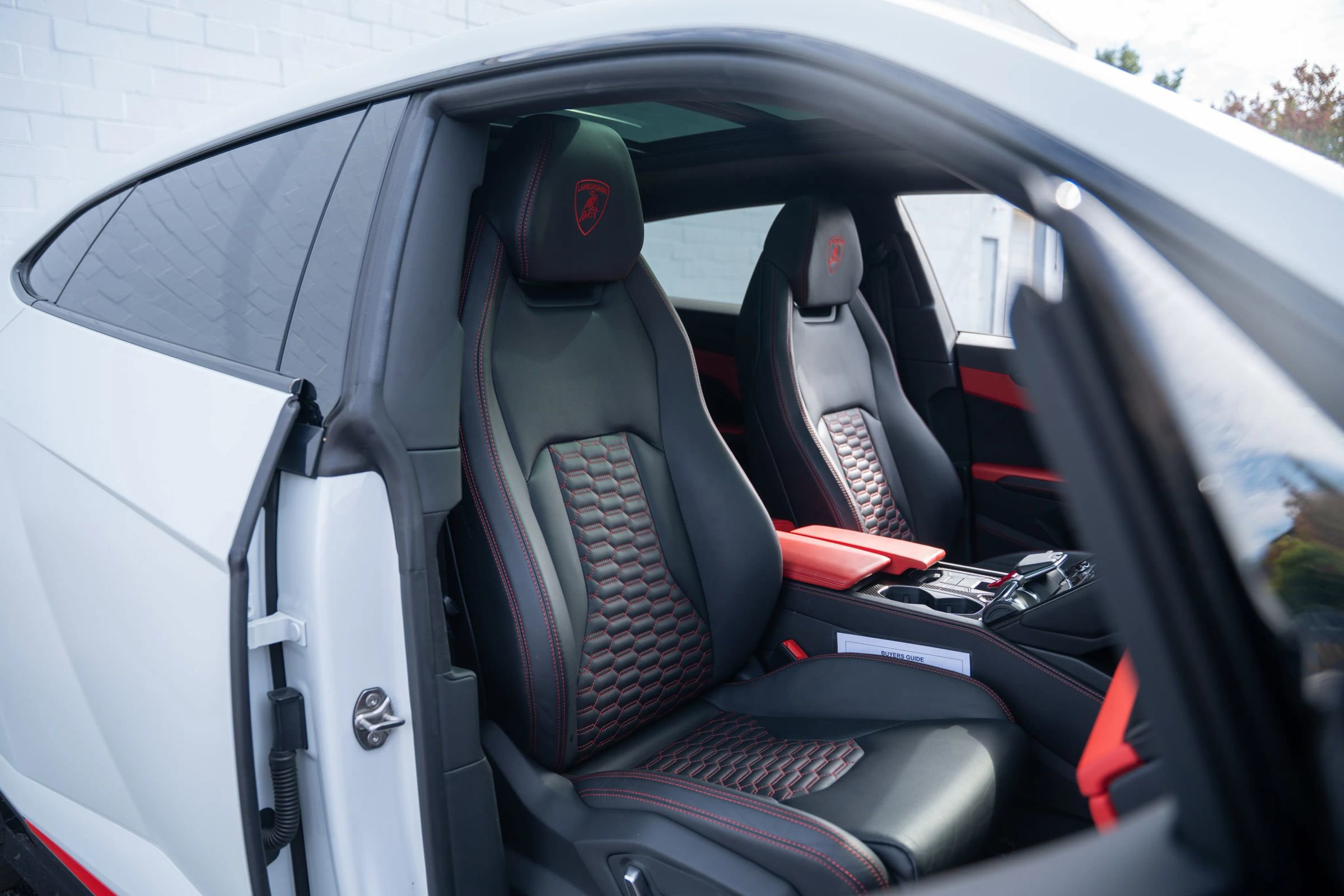 Used 2021 Lamborghini Urus image 3