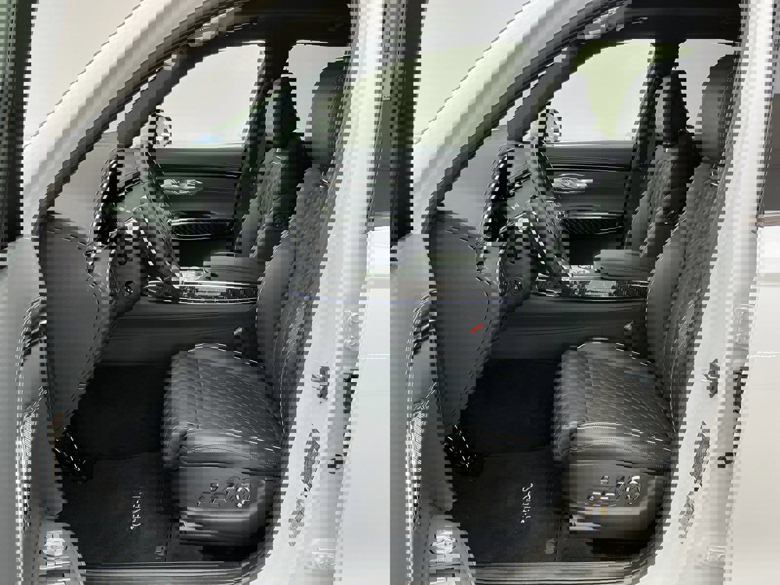 Used 2025 Genesis GV70 3.5T Sport w/ Sport Prestige Package image 17