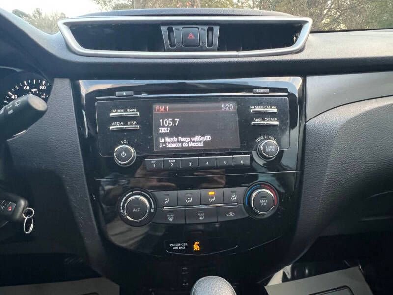 Used 2016 Nissan Rogue S image 20