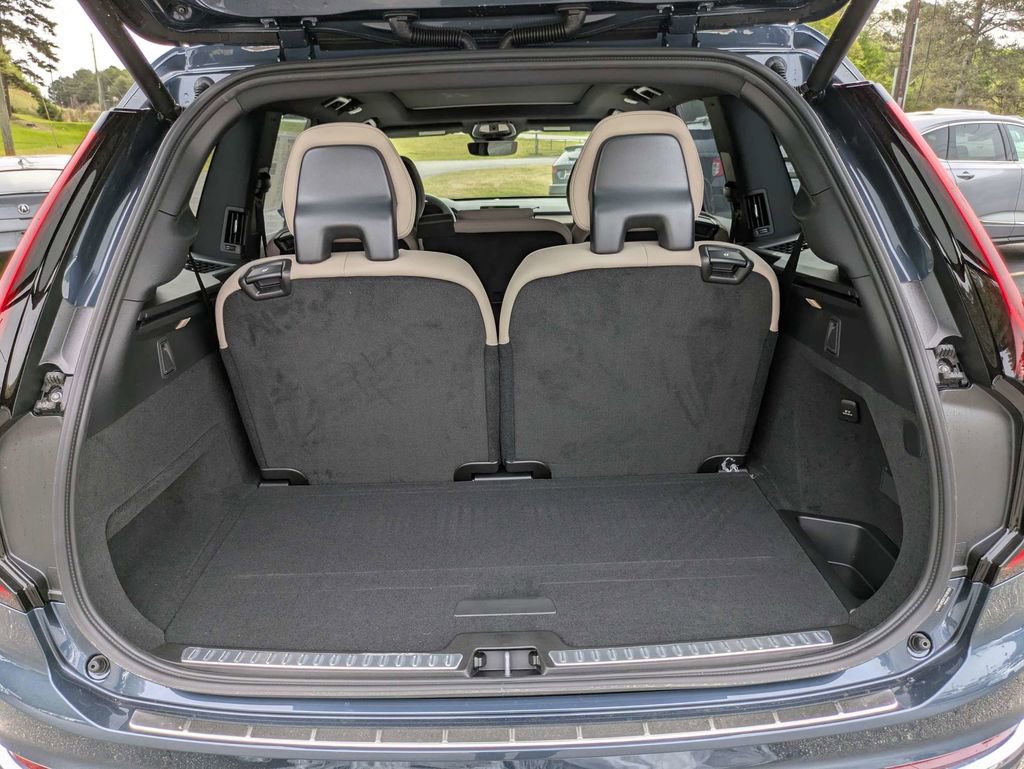 Used 2026 Volvo XC90 B6 Plus w/ Protection Package Premier AWD/4WD image 13