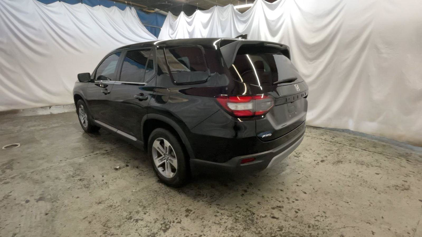 Certified 2025 Honda Pilot EX-L image 9