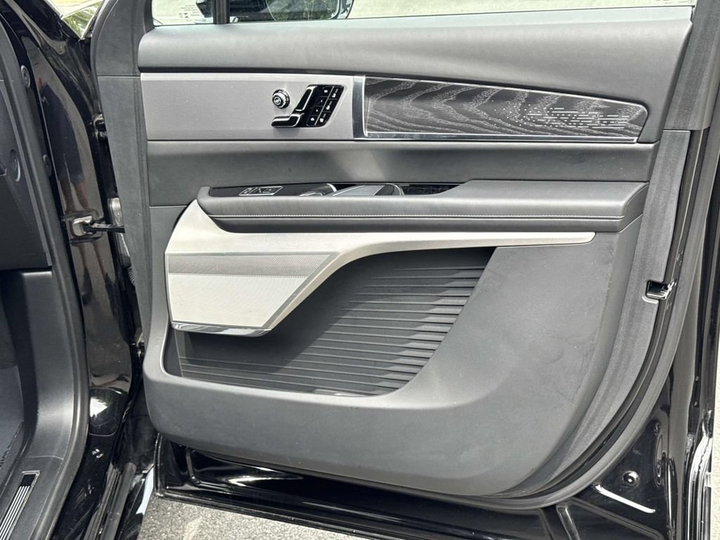 Used 2026 Cadillac Vistiq Platinum w/ LPO, Floor Liner Package AWD/4WD image 27