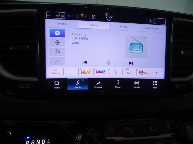Used 2025 Chrysler Pacifica Select FWD image 13