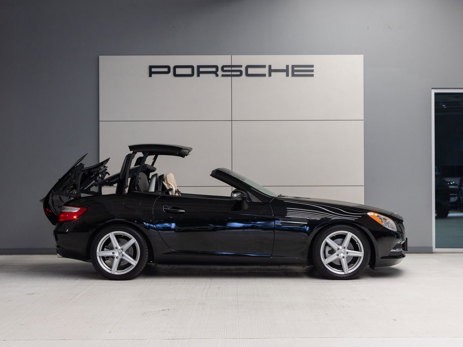 Used 2013 Mercedes-Benz SLK 250 image 9