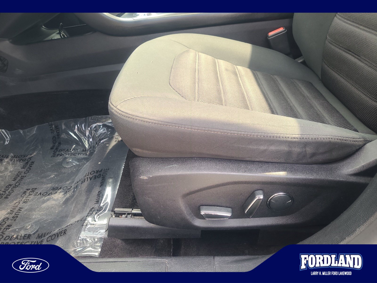 Used 2017 Ford Fusion SE w/ Fusion SE Technology Package FWD image 14