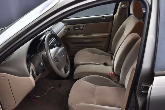 Used 2002 Ford Taurus SES FWD image 9