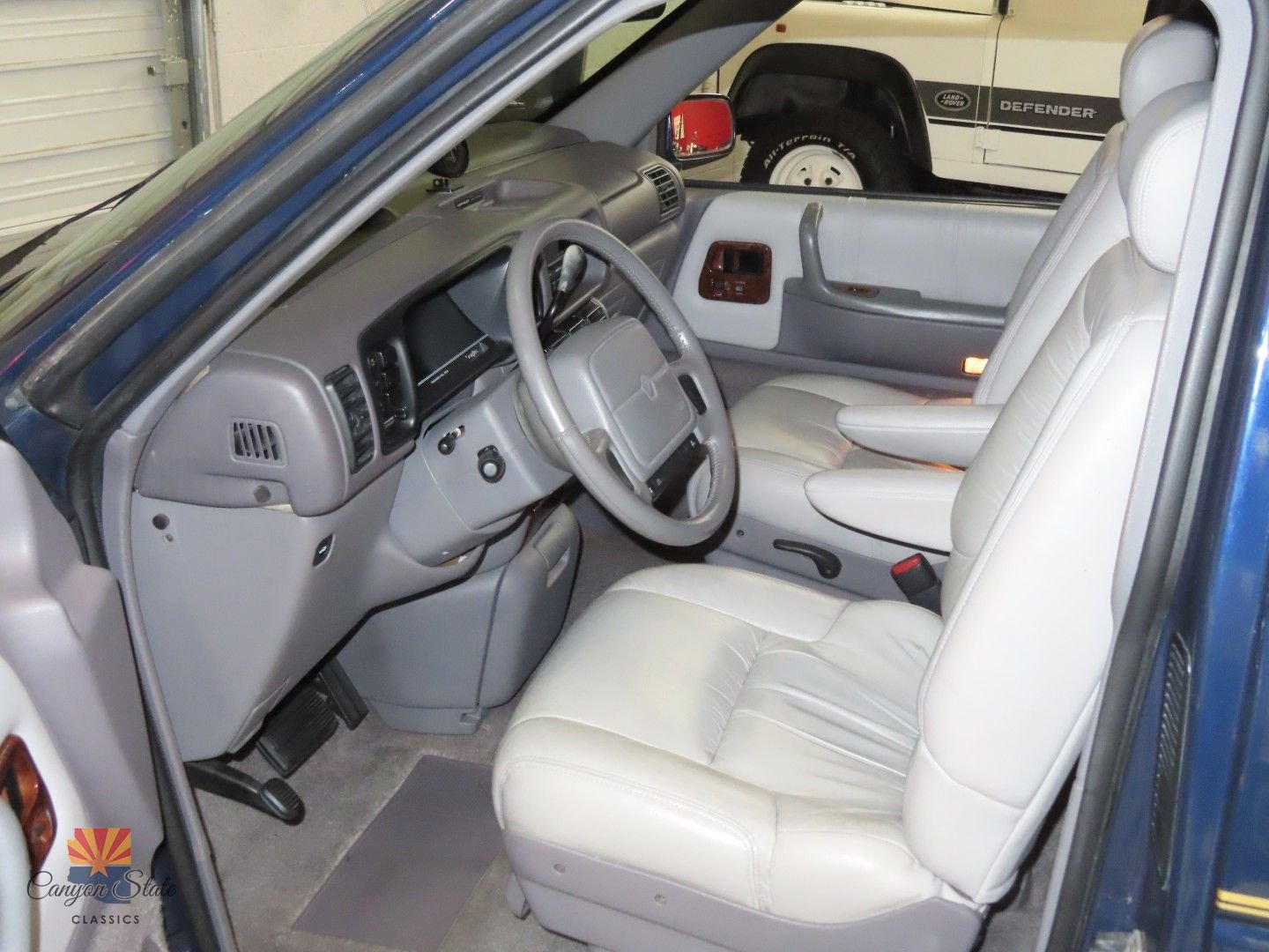 Used 1995 Chrysler Town & Country image 3