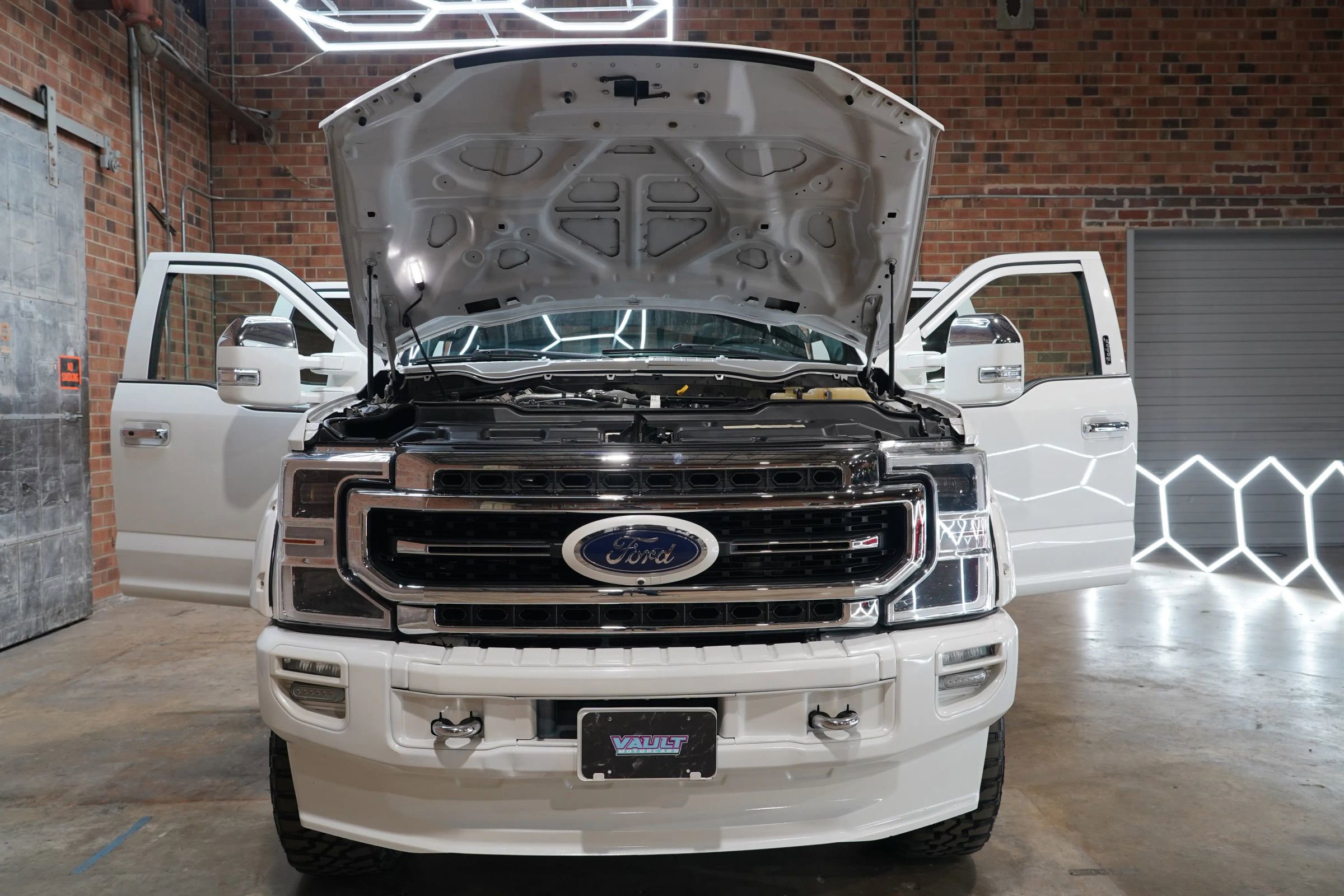 Used 2020 Ford F350 Platinum w/ FX4 Off-Road Package image 22