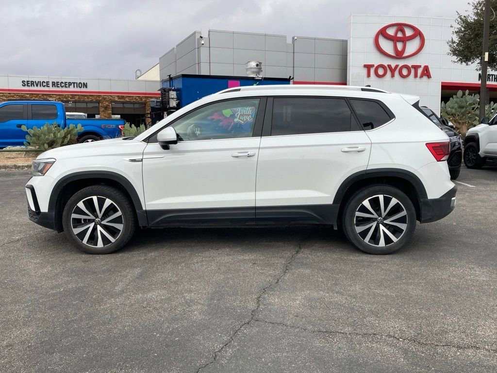 Used 2024 Volkswagen Taos SE FWD image 7