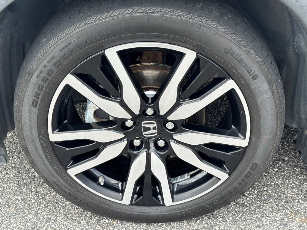 Used 2020 Honda Pilot Touring image 13