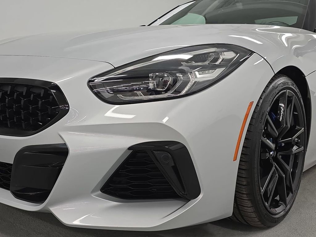 Used 2022 BMW Z4 M40i w/ Shadowloine Package RWD image 11