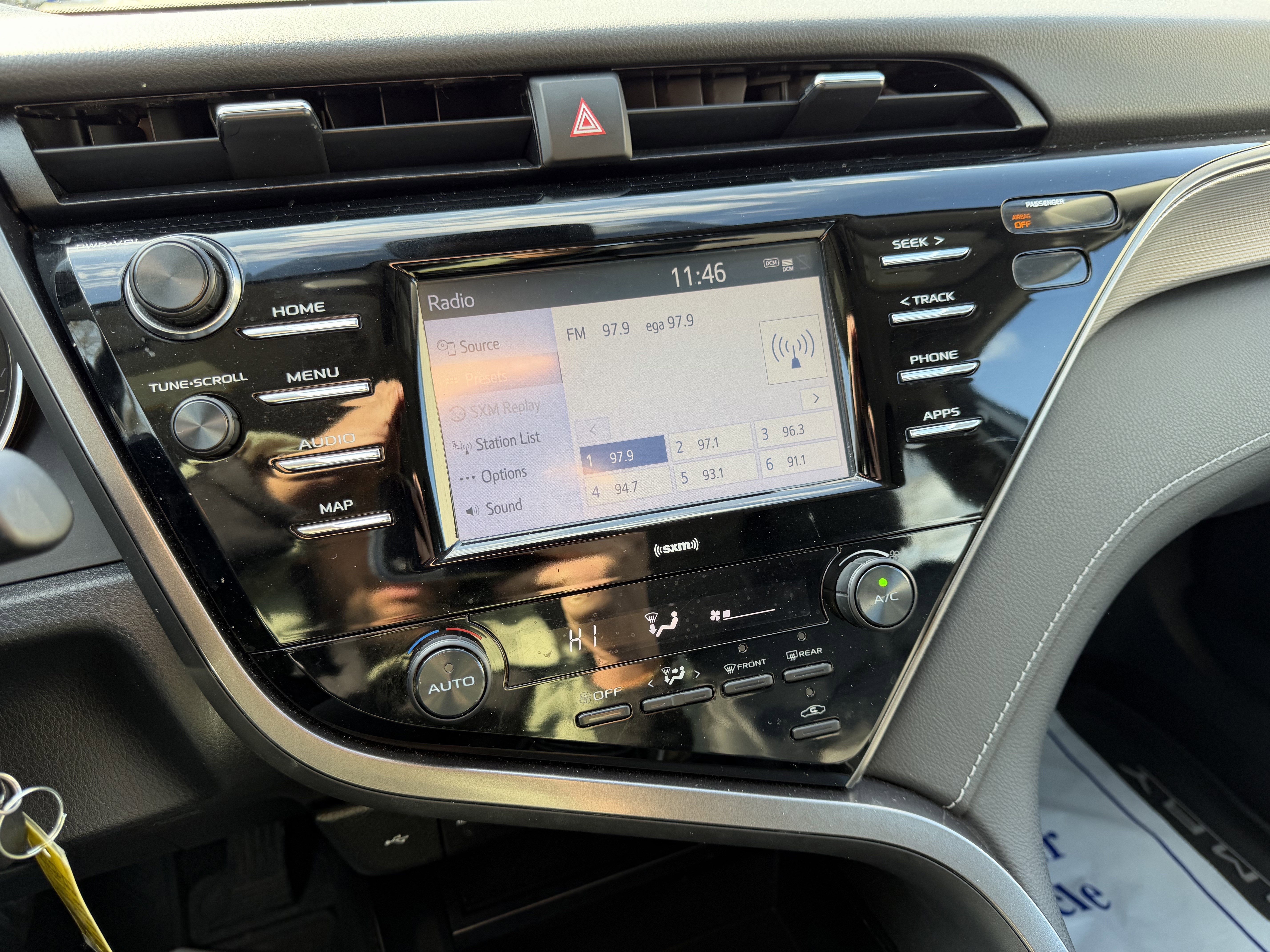 Used 2020 Toyota Camry image 20