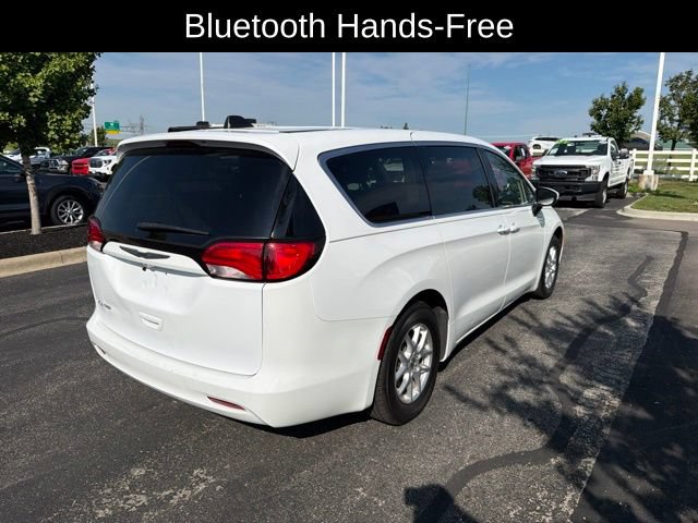 Used 2022 Chrysler Voyager LX FWD image 3