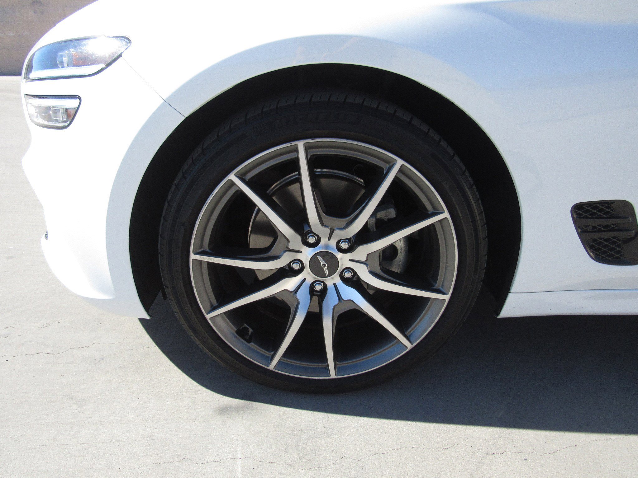 Used 2023 Genesis G70 2.0T image 4