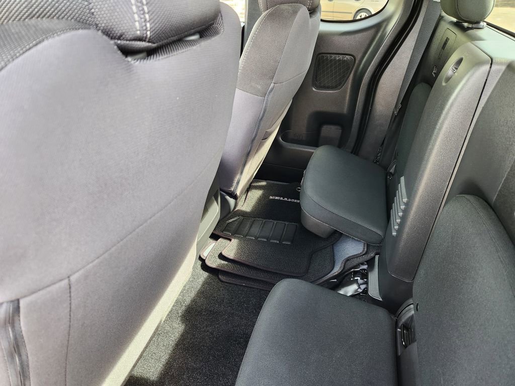 Used 2024 Nissan Frontier SV image 24