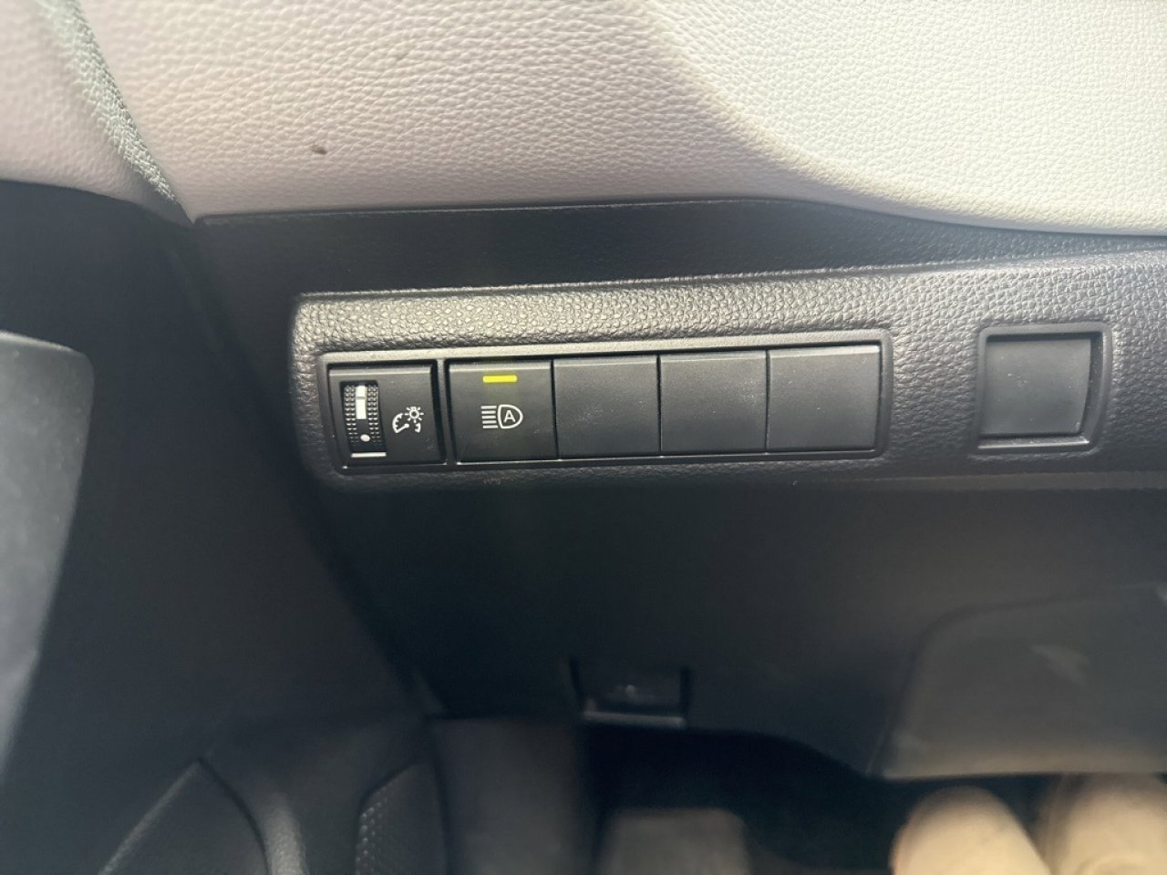 Used 2023 Toyota Corolla SE image 17