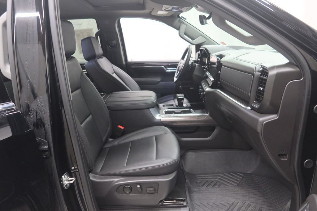 Used 2025 Chevrolet Silverado 1500 LTZ w/ LTZ Premium Texas Edition AWD/4WD image 13