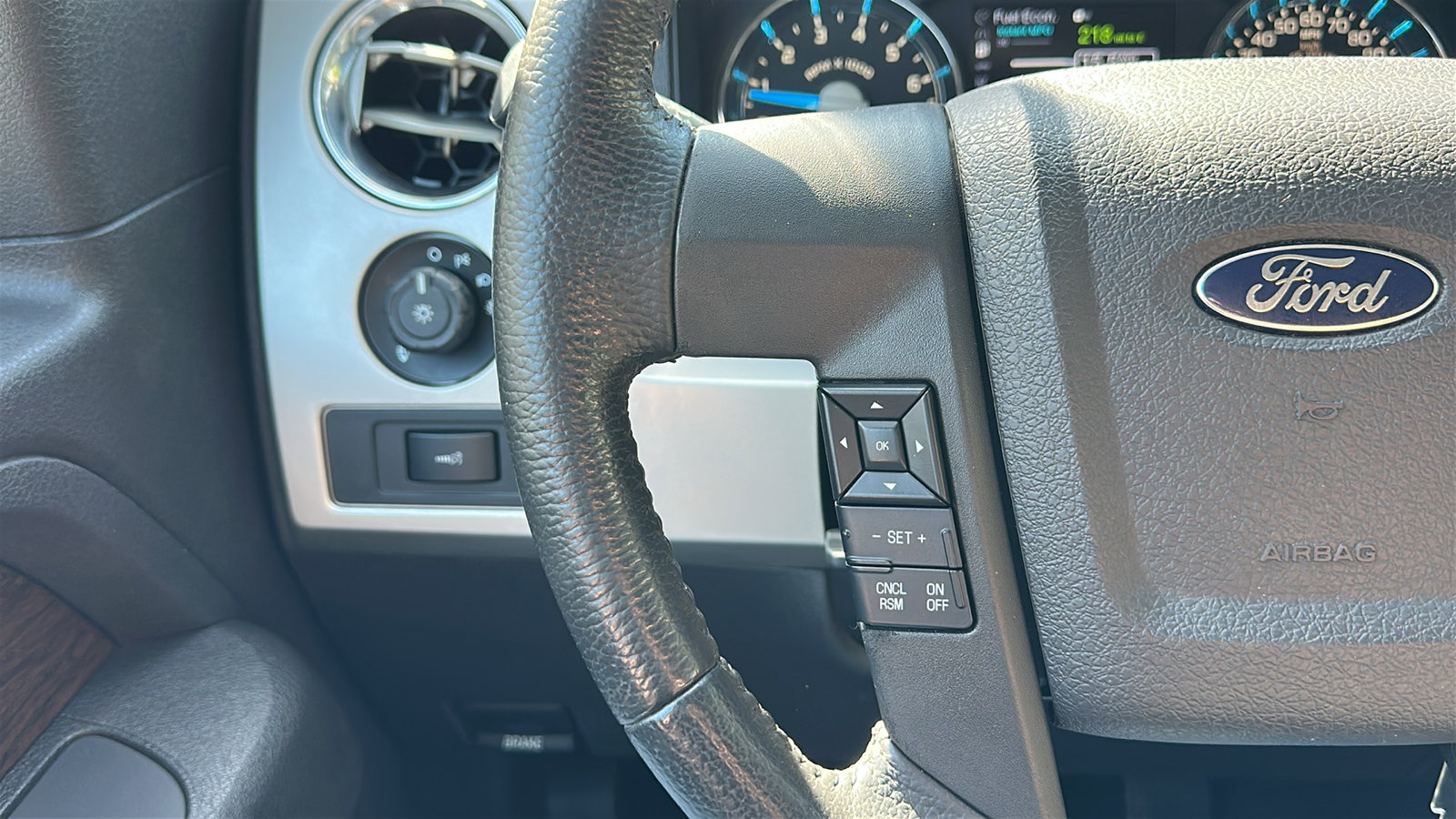 Used 2013 Ford F150 Lariat w/ Mid Equipment Group AWD/4WD image 17