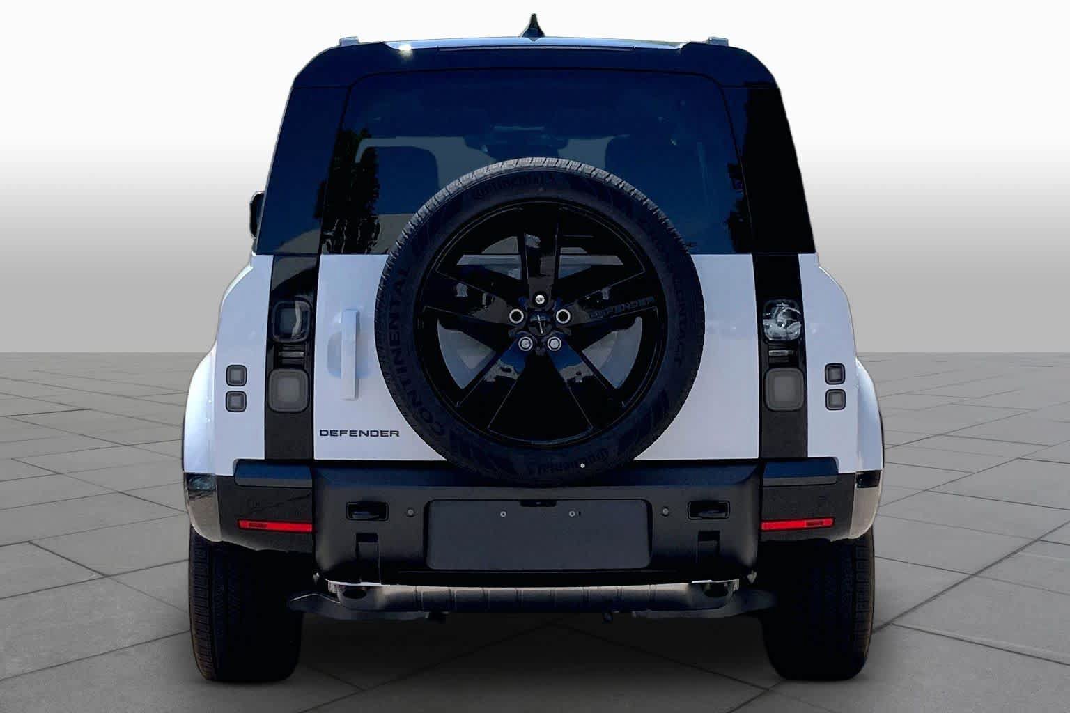 New 2026 Land Rover Defender 110 X-Dynamic SE AWD/4WD image 4