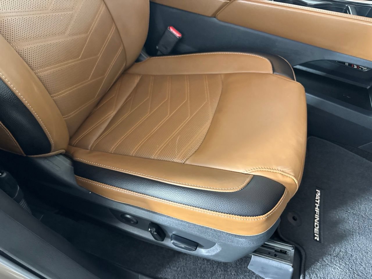 Used 2025 Nissan Pathfinder Platinum w/ Cargo Package FWD image 39
