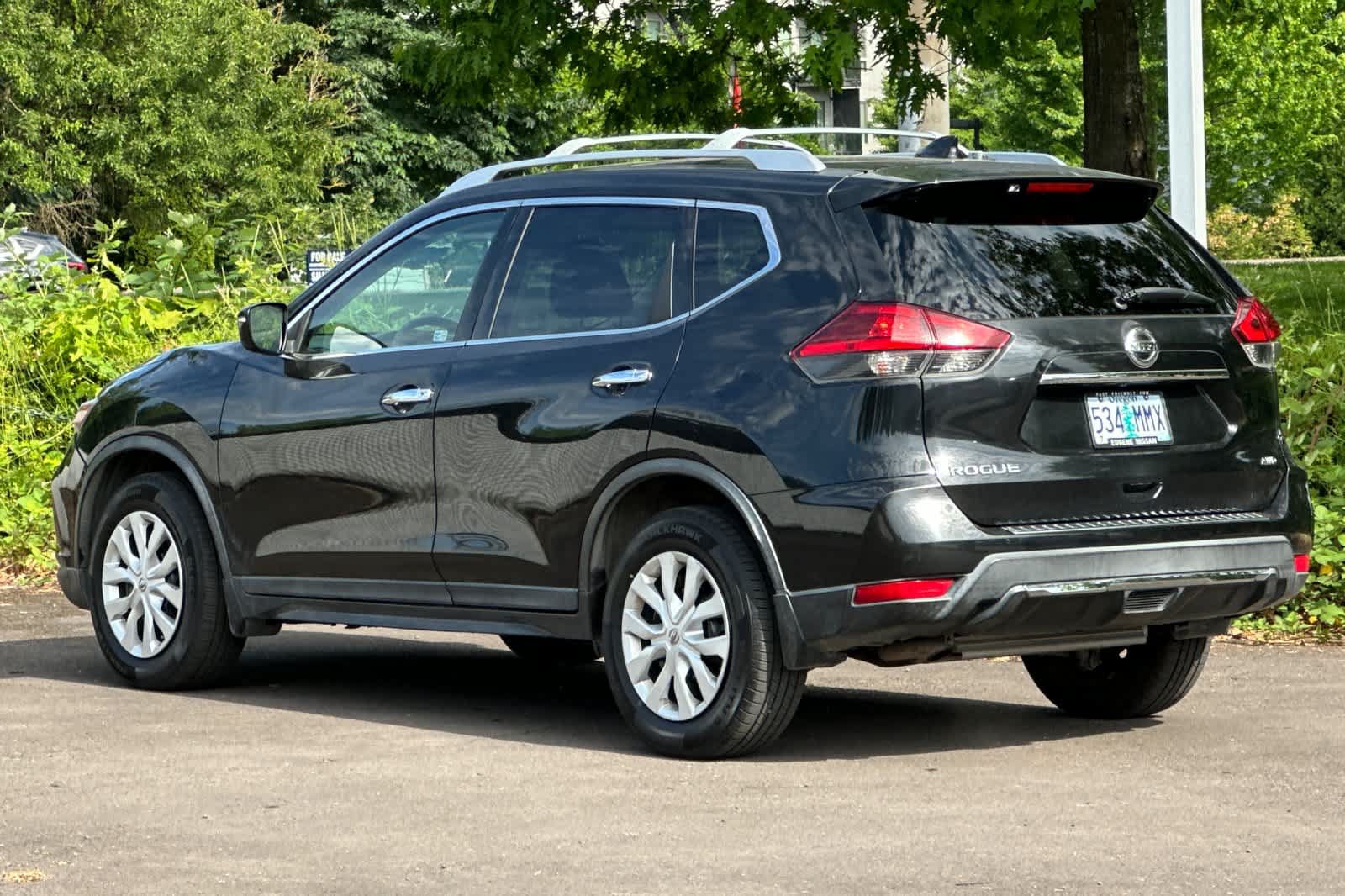 Used 2017 Nissan Rogue S w/ Appearance Package AWD/4WD image 6