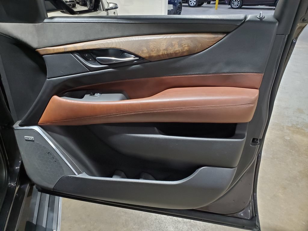 Used 2017 Cadillac Escalade ESV Premium Luxury RWD image 16