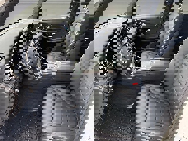 Used 2021 Mercedes-Benz GLC 300 4MATIC w/ Premium Package image 11