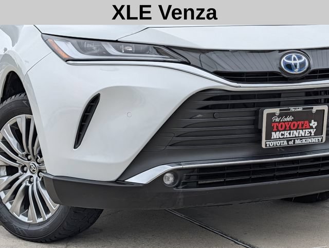 Used 2023 Toyota Venza XLE AWD/4WD image 3