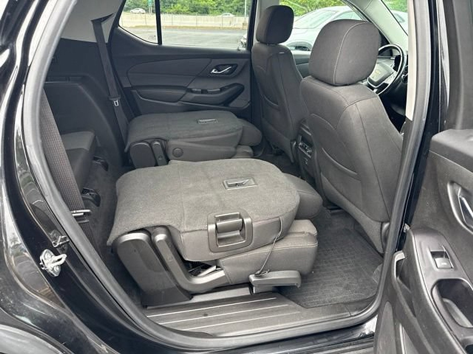 Used 2019 Chevrolet Traverse LT AWD/4WD image 35