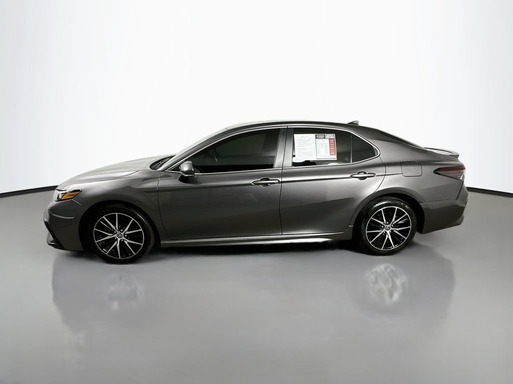 Used 2023 Toyota Camry SE FWD image 5
