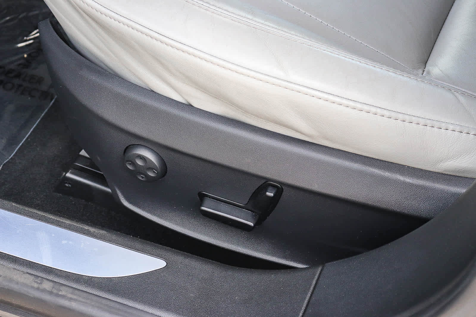 Used 2016 Tesla Model S 70D image 23