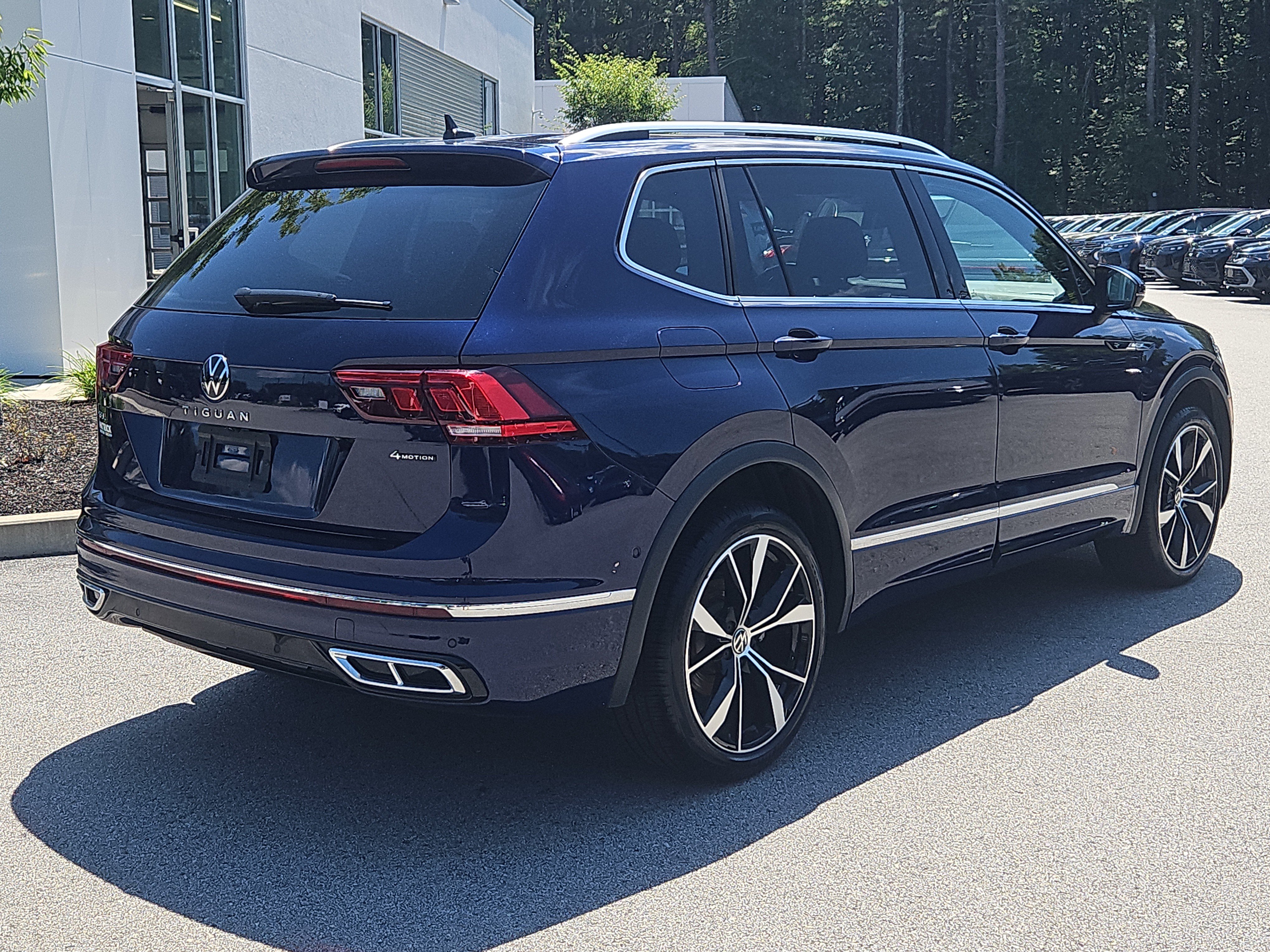 Certified 2023 Volkswagen Tiguan SEL R-Line AWD/4WD image 3