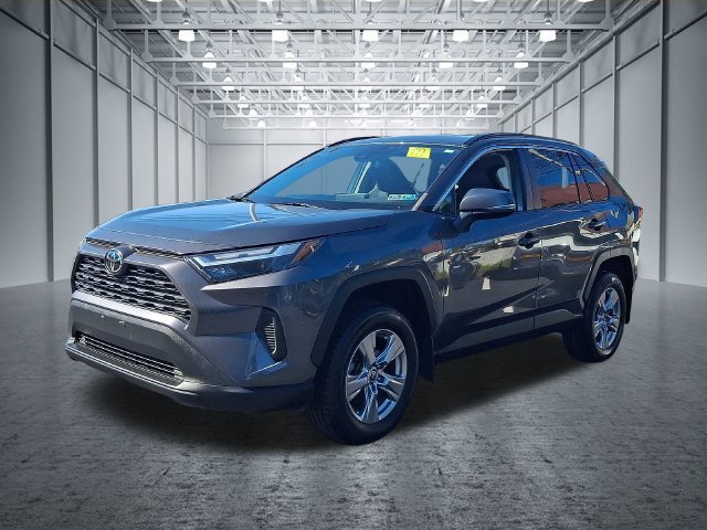 Used 2022 Toyota RAV4 XLE AWD/4WD image 3