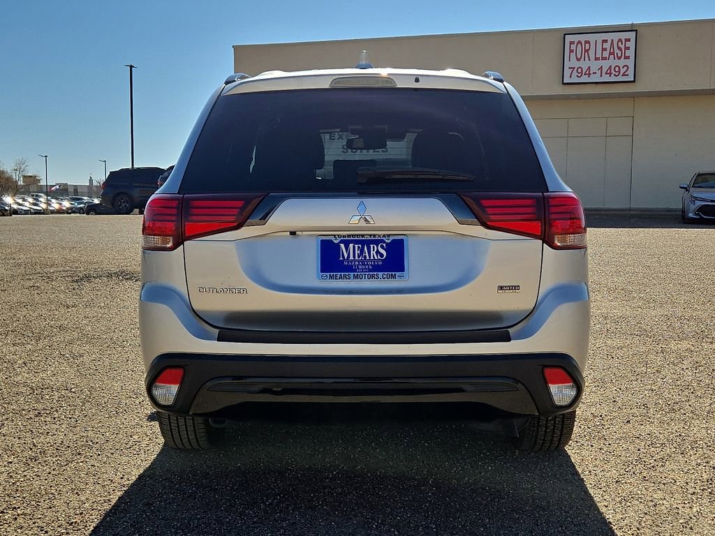 Used 2020 Mitsubishi Outlander LE image 3
