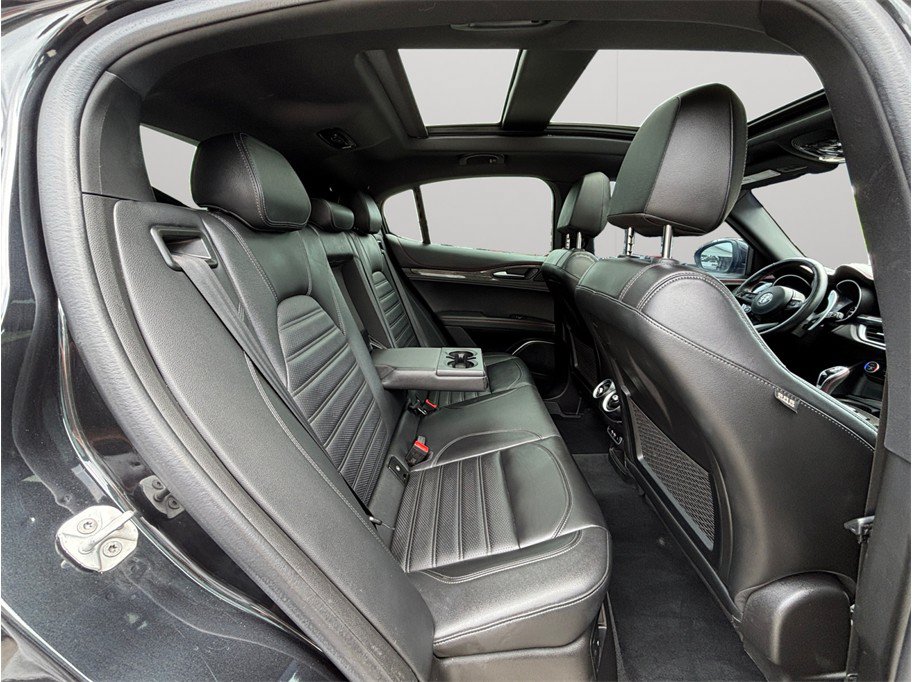 Used 2023 Alfa Romeo Stelvio Estrema AWD/4WD image 46