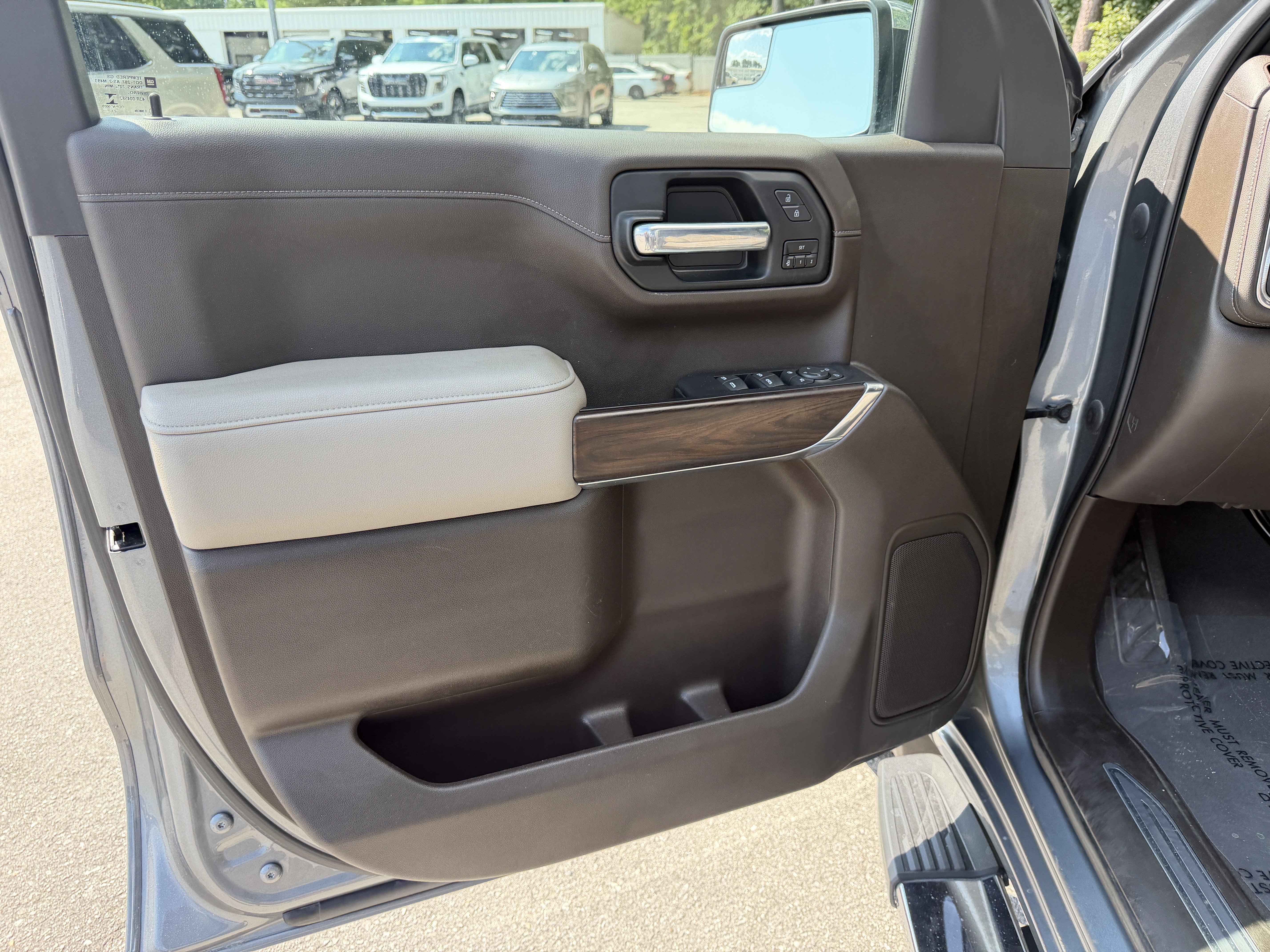 Used 2021 GMC Sierra 1500 SLT w/ X31 Off-Road Package AWD/4WD image 13