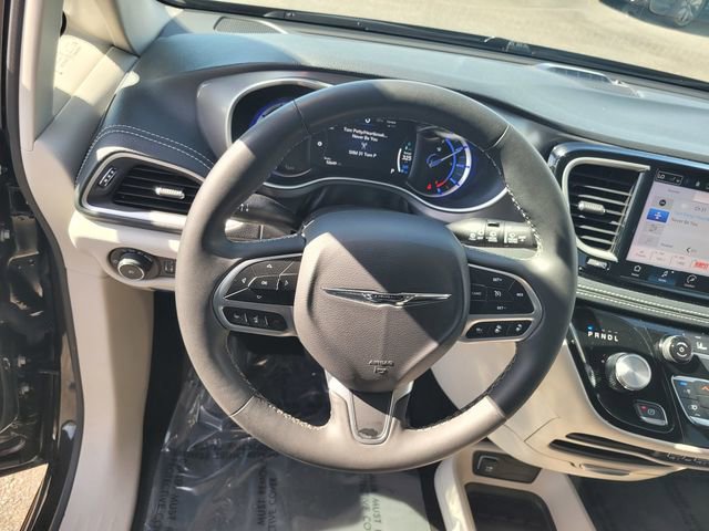Used 2023 Chrysler Pacifica Touring-L image 30