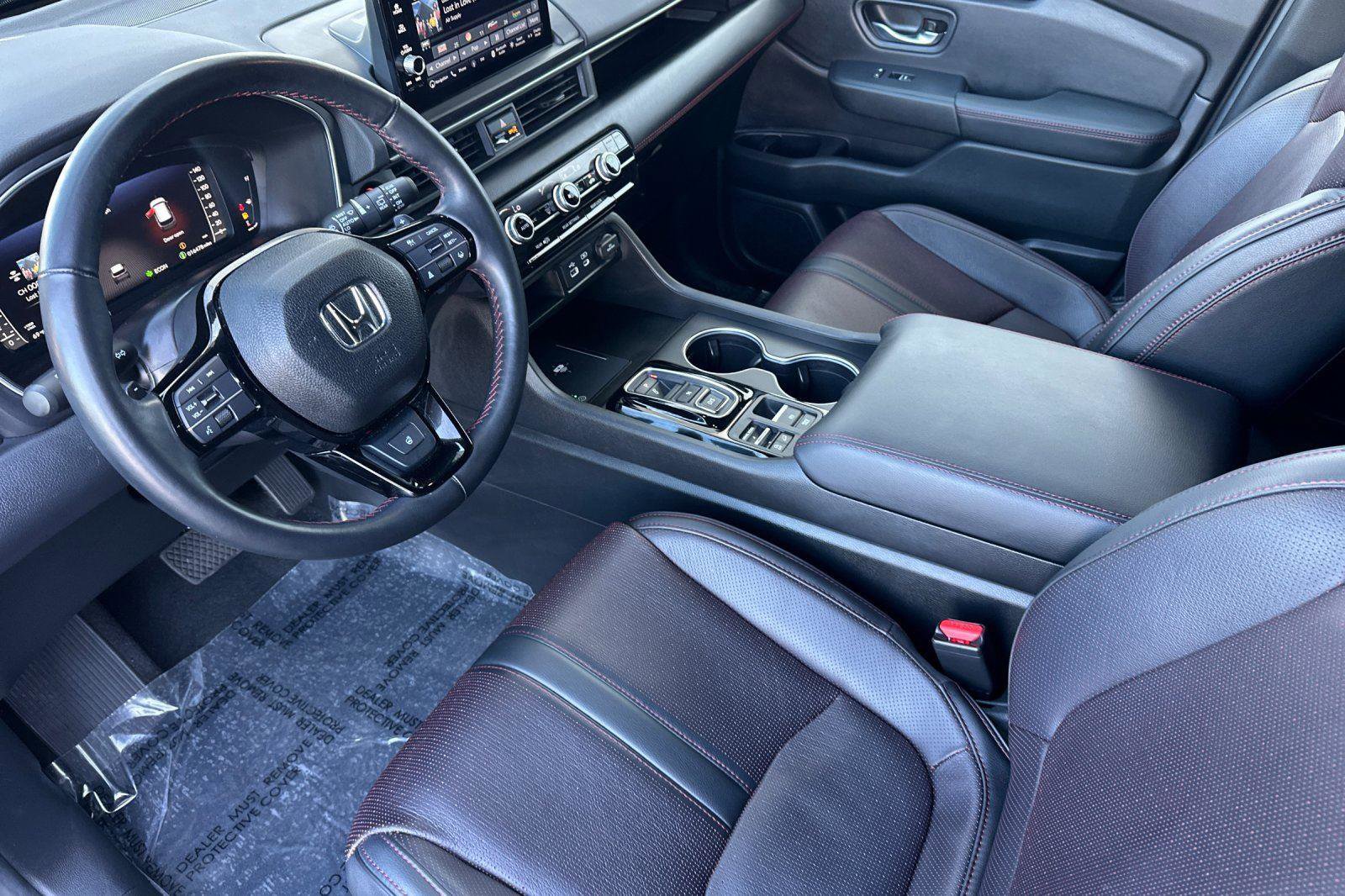 Certified 2025 Honda Pilot Black Edition image 9