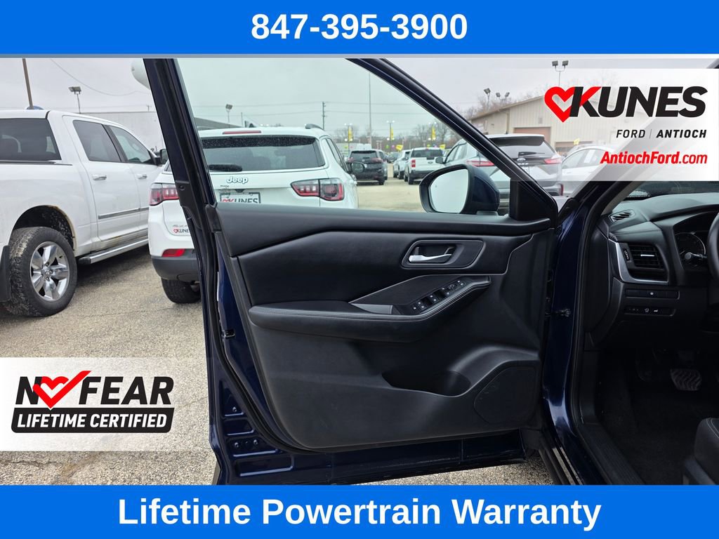 Used 2025 Nissan Rogue SV image 15