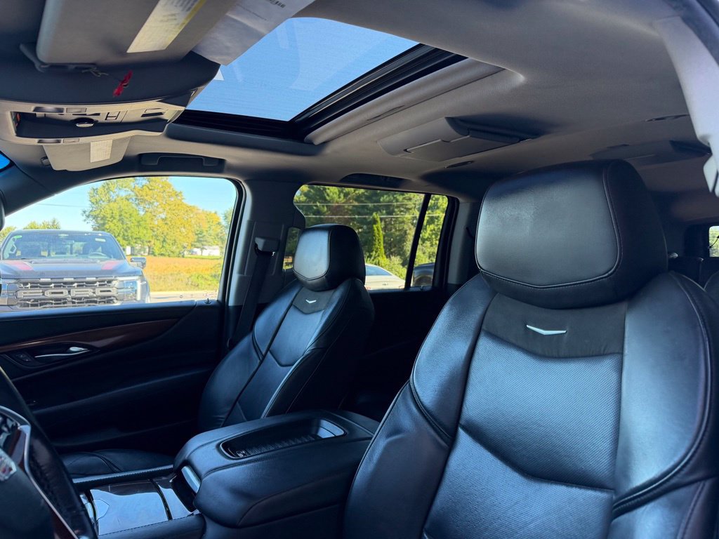 Used 2019 Cadillac Escalade ESV Luxury AWD/4WD image 16